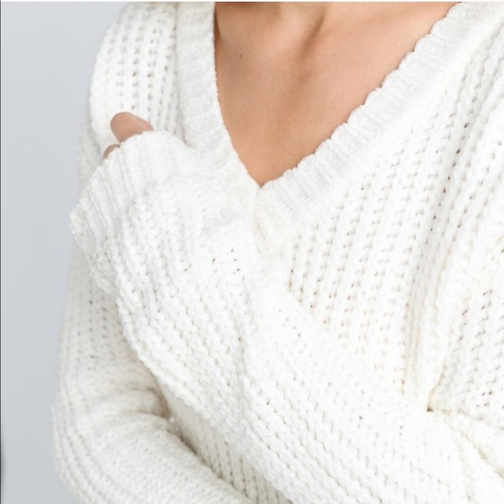 11thstreet Off-White V-Neck Chunky Knit Sweater
